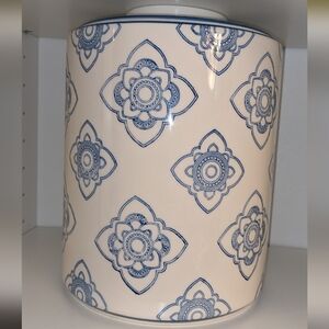 Blue White Ginger Jar Ceramic Canister Vase No Lid Quatrifoil Design